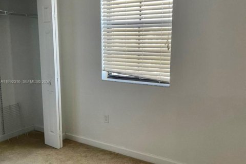 Adosado en alquiler en Hialeah, Florida, 3 dormitorios, 143.53 m2 № 2053336 - foto 27