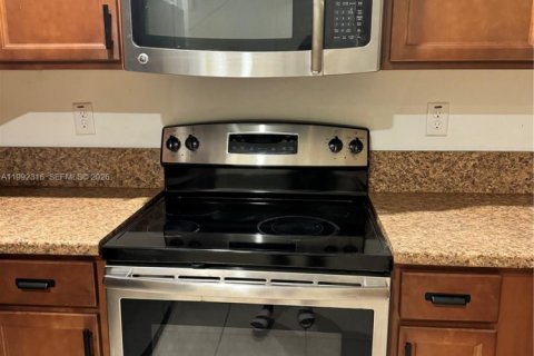 Adosado en alquiler en Hialeah, Florida, 3 dormitorios, 143.53 m2 № 2053336 - foto 8