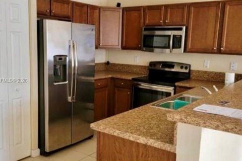 Adosado en alquiler en Hialeah, Florida, 3 dormitorios, 143.53 m2 № 2053336 - foto 6