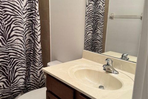 Adosado en alquiler en Hialeah, Florida, 3 dormitorios, 143.53 m2 № 2053336 - foto 24