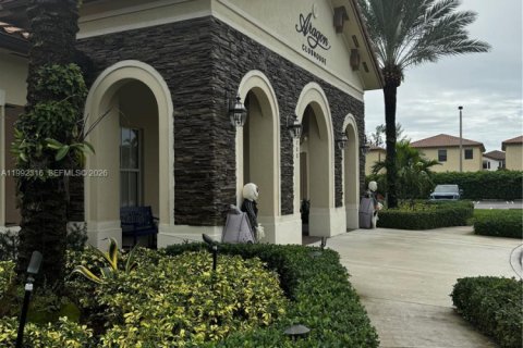 Adosado en alquiler en Hialeah, Florida, 3 dormitorios, 143.53 m2 № 2053336 - foto 3