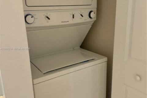 Adosado en alquiler en Hialeah, Florida, 3 dormitorios, 143.53 m2 № 2053336 - foto 20