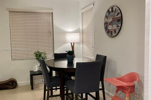 Adosado en alquiler en Hialeah, Florida, 3 dormitorios, 143.53 m2 № 2053336 - foto 14