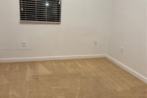 Adosado en alquiler en Hialeah, Florida, 3 dormitorios, 143.53 m2 № 2053336 - foto 19