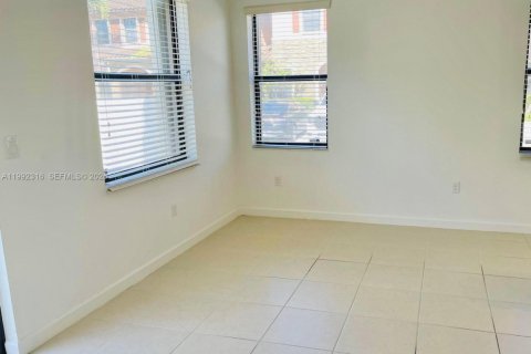 Adosado en alquiler en Hialeah, Florida, 3 dormitorios, 143.53 m2 № 2053336 - foto 11