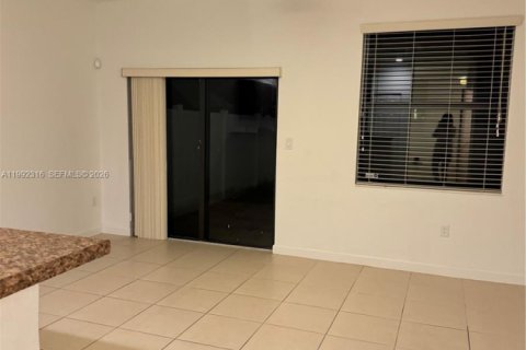 Adosado en alquiler en Hialeah, Florida, 3 dormitorios, 143.53 m2 № 2053336 - foto 17