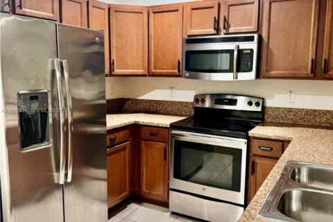 Adosado en alquiler en Hialeah, Florida, 3 dormitorios, 143.53 m2 № 2053336 - foto 9