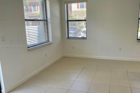 Adosado en alquiler en Hialeah, Florida, 3 dormitorios, 143.53 m2 № 2053336 - foto 15