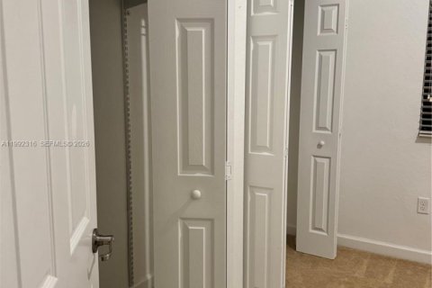 Adosado en alquiler en Hialeah, Florida, 3 dormitorios, 143.53 m2 № 2053336 - foto 16