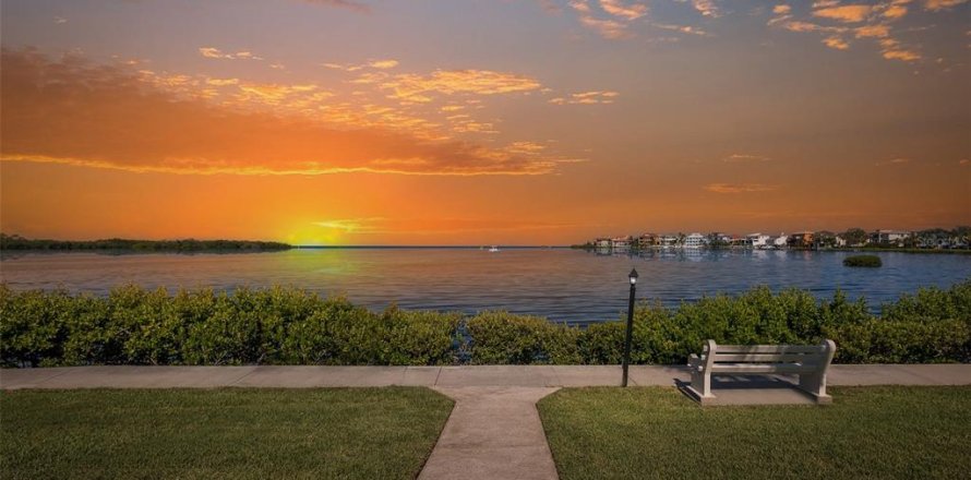 Condominio en Port Richey, Florida, 2 dormitorios № 2150856