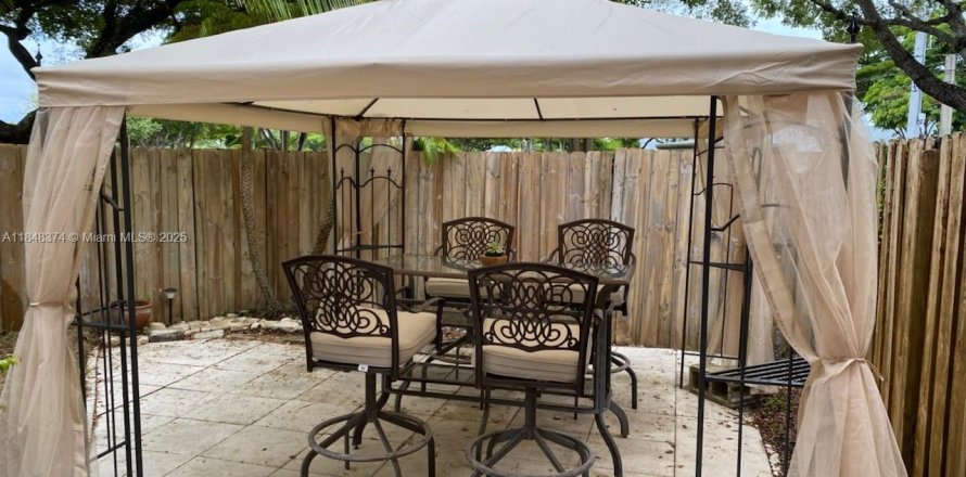 Touwnhouse à Miami, Floride 3 chambres, 120.77 m2 № 1848950