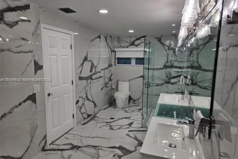 Купить виллу или дом в Майами, Флорида 4 спальни, 290.32м2, № 2085580 - фото 14