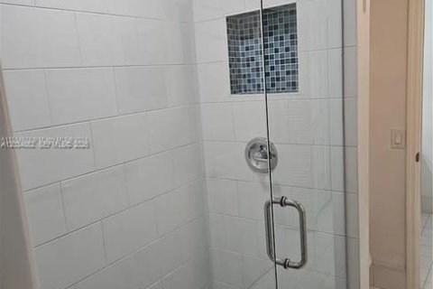 Купить виллу или дом в Майами, Флорида 4 спальни, 290.32м2, № 2085580 - фото 9