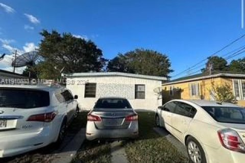 Immobilier commercial à vendre à Miami, Floride: 112.88 m2 № 2013319 - photo 2