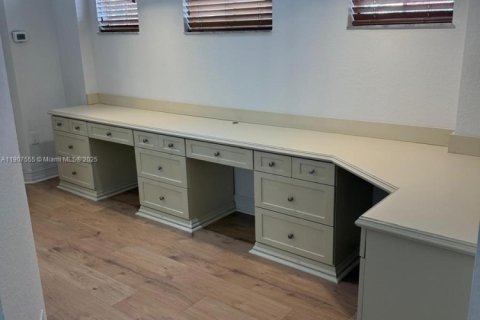 Снять в аренду виллу или дом в Майами, Флорида 4 спальни, 301.28м2, № 2012637 - фото 16