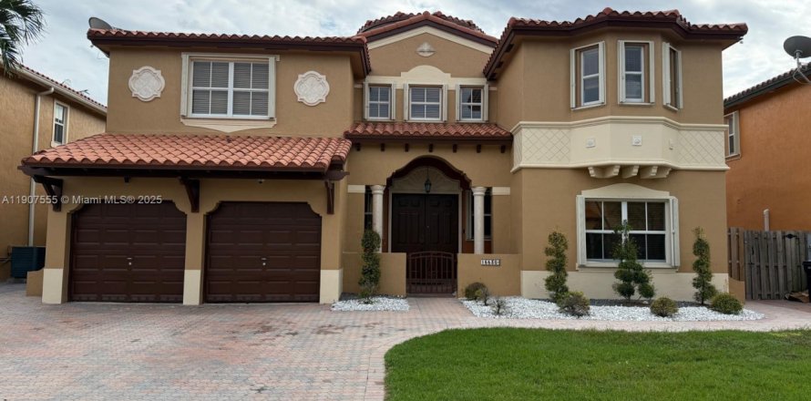 Дом в Майами, Флорида 4 спальни, 301.28м2 № 2012637