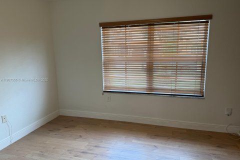 Снять в аренду виллу или дом в Майами, Флорида 4 спальни, 301.28м2, № 2012637 - фото 21