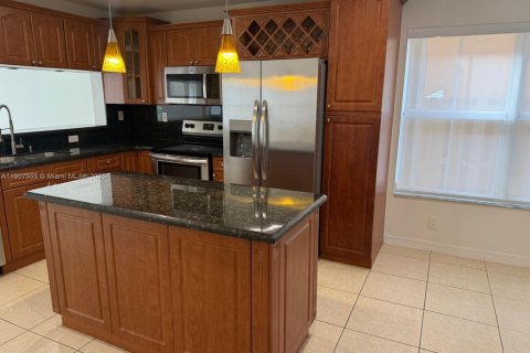 Снять в аренду виллу или дом в Майами, Флорида 4 спальни, 301.28м2, № 2012637 - фото 6