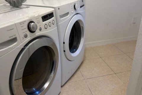 Снять в аренду виллу или дом в Майами, Флорида 4 спальни, 301.28м2, № 2012637 - фото 22