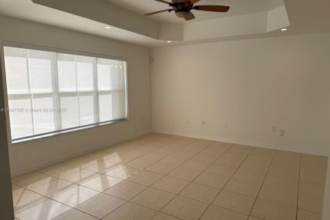 Снять в аренду виллу или дом в Майами, Флорида 4 спальни, 301.28м2, № 2012637 - фото 4