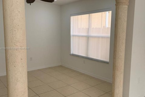 Снять в аренду виллу или дом в Майами, Флорида 4 спальни, 301.28м2, № 2012637 - фото 7