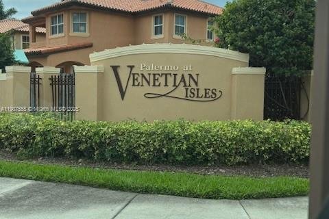 Снять в аренду виллу или дом в Майами, Флорида 4 спальни, 301.28м2, № 2012637 - фото 2