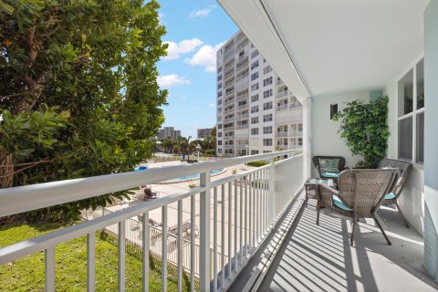 Condo in Pompano Beach, Florida, 2 bedrooms  № 868922 - photo 1