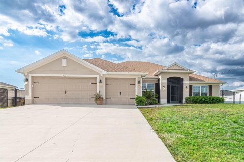 Villa ou maison à Cape Coral, Floride 4 chambres, 211.45 m2 № 2147335