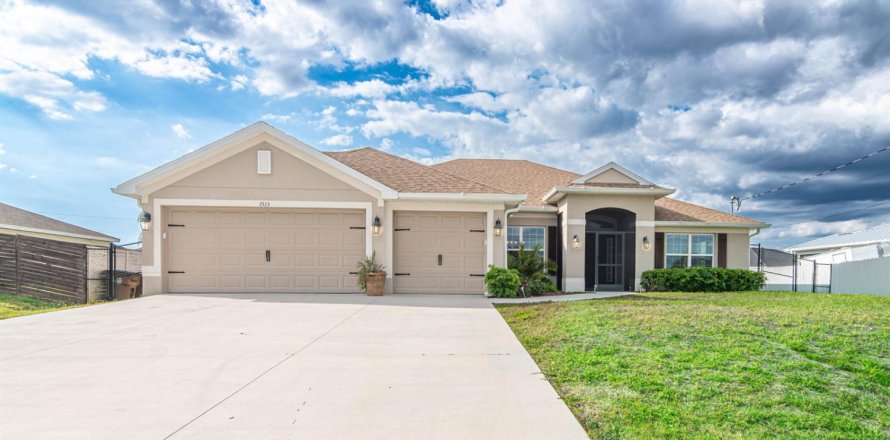 Villa ou maison à Cape Coral, Floride 4 chambres, 211.45 m2 № 2147335