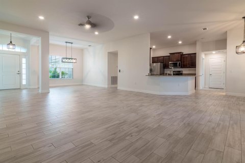 Villa ou maison à vendre à Cape Coral, Floride: 4 chambres, 211.45 m2 № 2147335 - photo 6