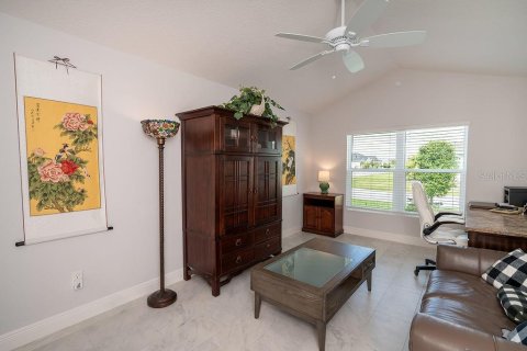 House in The Villages, Florida 3 bedrooms, 178.47 sq.m. № 2368879 - photo 20