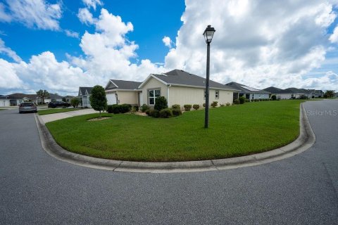 House in The Villages, Florida 3 bedrooms, 178.47 sq.m. № 2368879 - photo 9