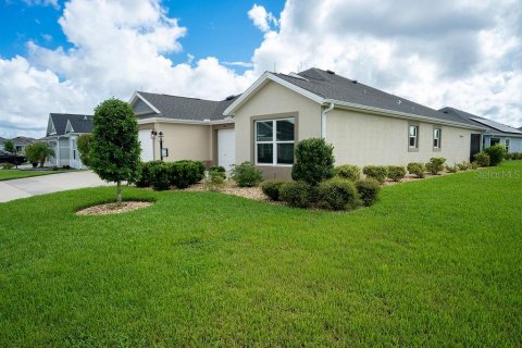House in The Villages, Florida 3 bedrooms, 178.47 sq.m. № 2368879 - photo 7