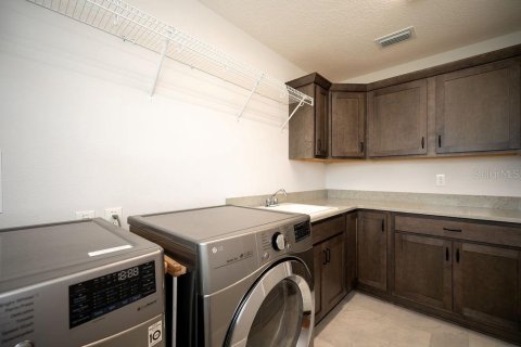 House in The Villages, Florida 3 bedrooms, 178.47 sq.m. № 2368879 - photo 18