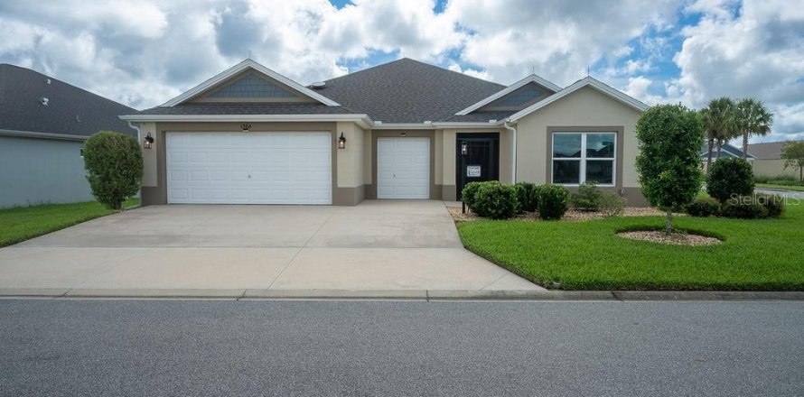 House in The Villages, Florida 3 bedrooms, 178.47 sq.m. № 2368879