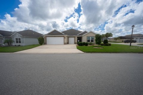 House in The Villages, Florida 3 bedrooms, 178.47 sq.m. № 2368879 - photo 2