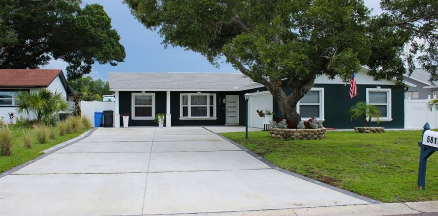House in Tampa, Florida 3 bedrooms, 146.14 sq.m. № 2157481