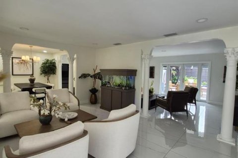 House in Tampa, Florida 3 bedrooms, 146.14 sq.m. № 2157481 - photo 5