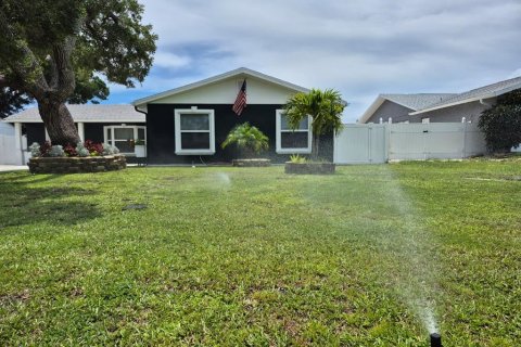 House in Tampa, Florida 3 bedrooms, 146.14 sq.m. № 2157481 - photo 3