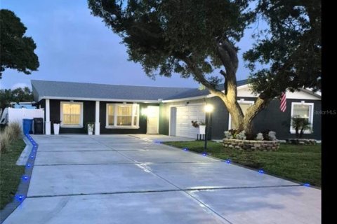 House in Tampa, Florida 3 bedrooms, 146.14 sq.m. № 2157481 - photo 4