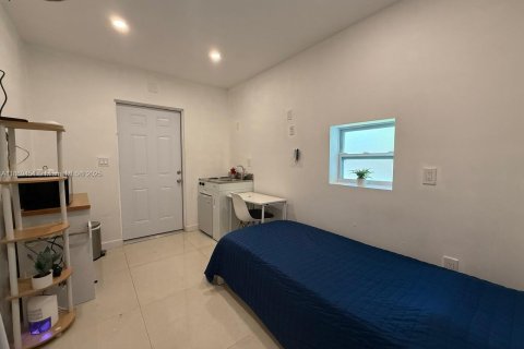 House in Miami, Florida 2 bedrooms, 74.79 sq.m. № 2018261 - photo 22