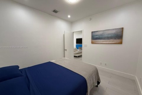 House in Miami, Florida 2 bedrooms, 74.79 sq.m. № 2018261 - photo 15