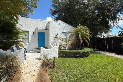 House in Miami, Florida 2 bedrooms, 74.79 sq.m. № 2018261