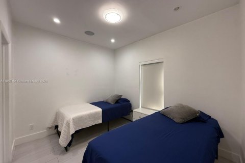 House in Miami, Florida 2 bedrooms, 74.79 sq.m. № 2018261 - photo 16