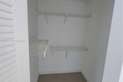 Condo in Coral Springs, Florida, 2 bedrooms  № 2054392 - photo 19