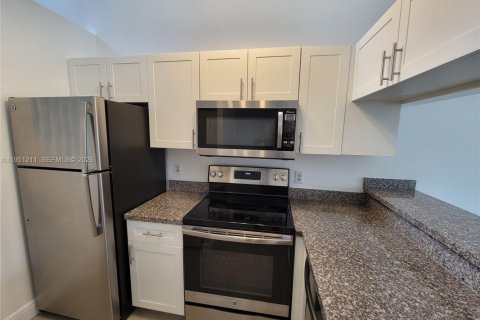 Condo in Coral Springs, Florida, 2 bedrooms  № 2054392 - photo 4