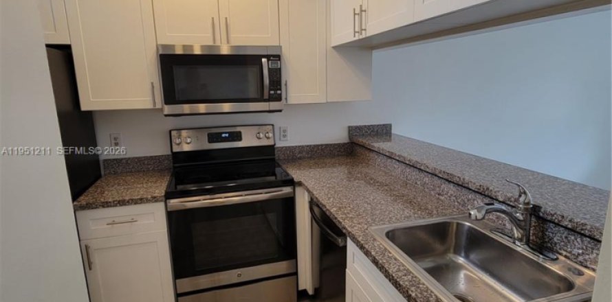 Condo in Coral Springs, Florida, 2 bedrooms  № 2054392