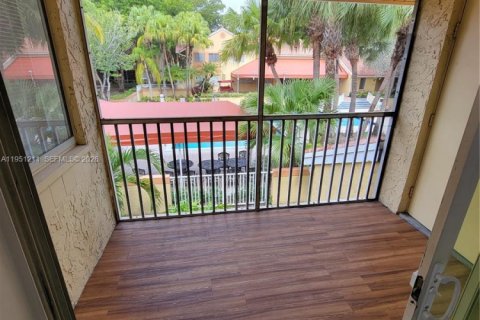 Condo in Coral Springs, Florida, 2 bedrooms  № 2054392 - photo 11