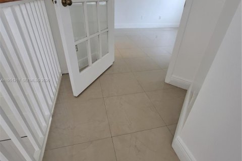 Condo in Coral Springs, Florida, 2 bedrooms  № 2054392 - photo 20