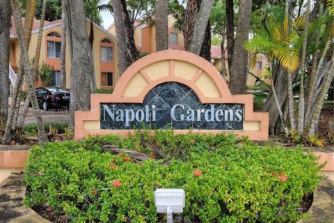 Condo in Coral Springs, Florida, 2 bedrooms  № 2054392 - photo 3